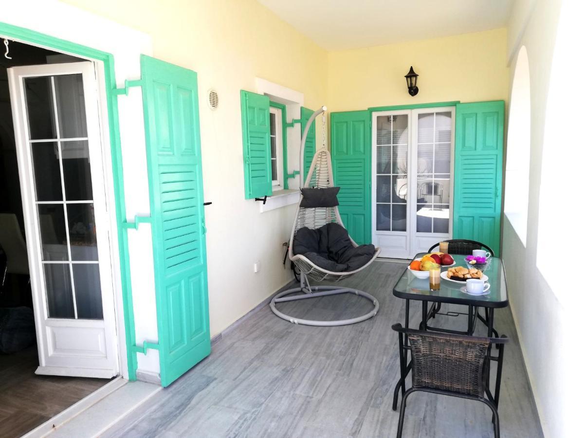 Kamari Beach Houses With Balcony And Garden ภายนอก รูปภาพ