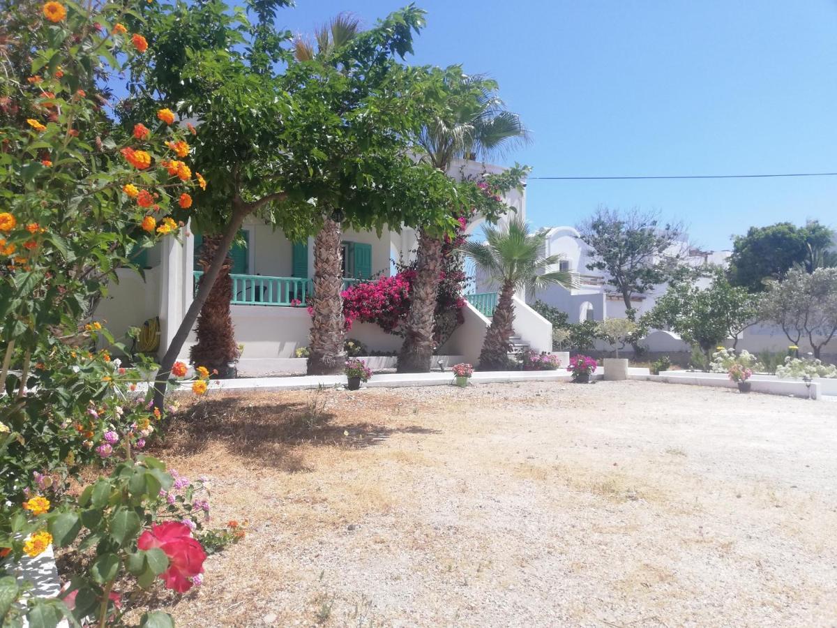 Kamari Beach Houses With Balcony And Garden ภายนอก รูปภาพ