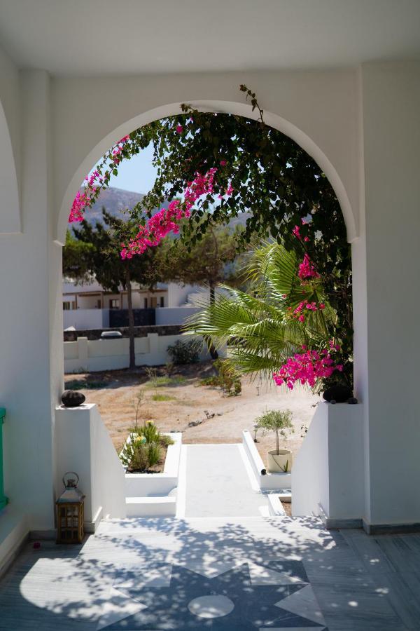 Kamari Beach Houses With Balcony And Garden ภายนอก รูปภาพ