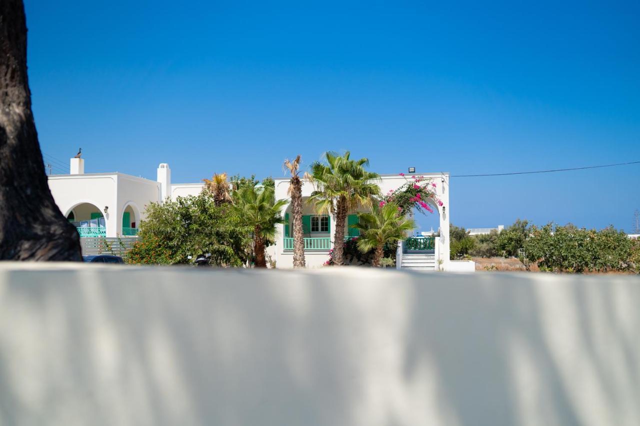 Kamari Beach Houses With Balcony And Garden ภายนอก รูปภาพ