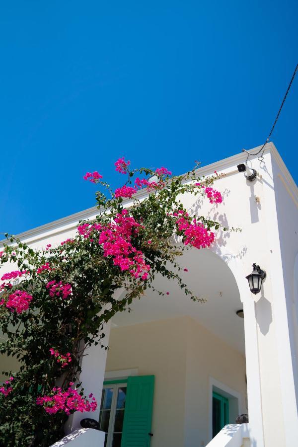 Kamari Beach Houses With Balcony And Garden ภายนอก รูปภาพ