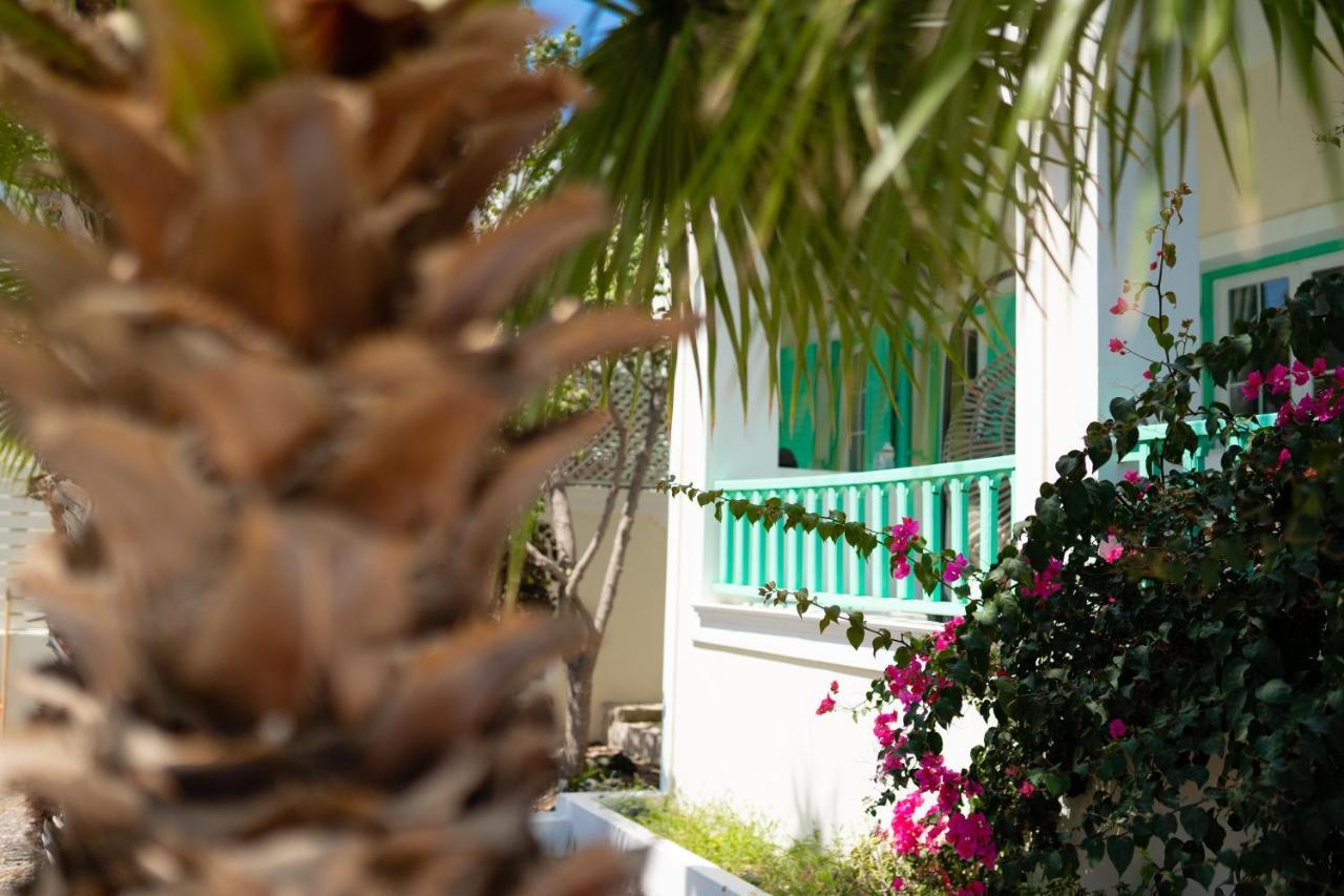 Kamari Beach Houses With Balcony And Garden ภายนอก รูปภาพ