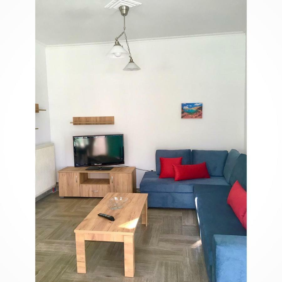 Kamari Beach Houses With Balcony And Garden ภายนอก รูปภาพ