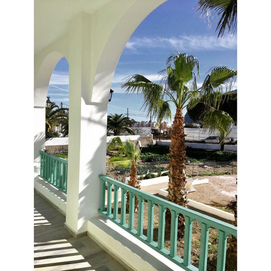 Kamari Beach Houses With Balcony And Garden ภายนอก รูปภาพ