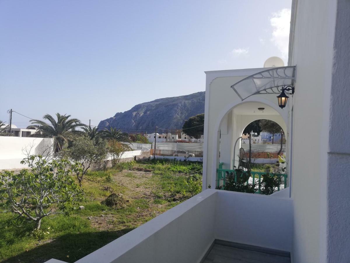 Kamari Beach Houses With Balcony And Garden ภายนอก รูปภาพ