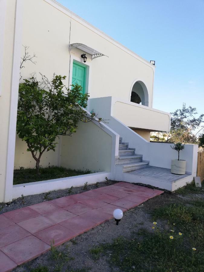Kamari Beach Houses With Balcony And Garden ภายนอก รูปภาพ