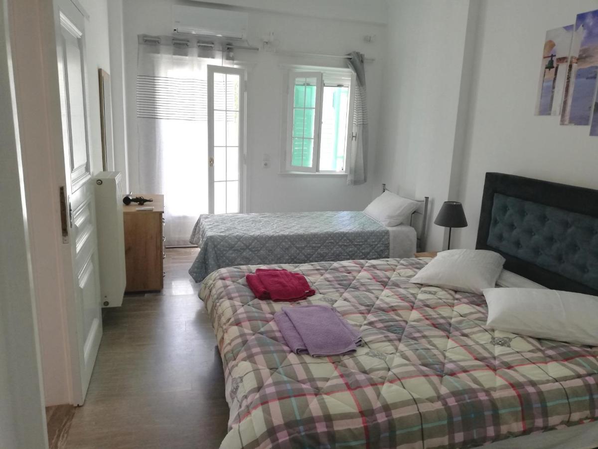 Kamari Beach Houses With Balcony And Garden ภายนอก รูปภาพ